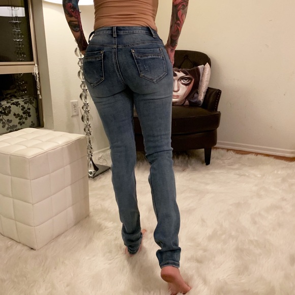 Ultimate mid rise distressed skinnies for spring - Picture 5 of 8